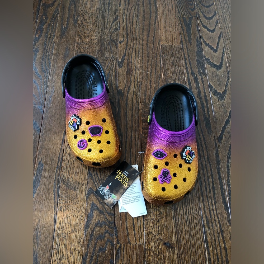 *NWT* Crocs x Disney’s Hocus Pocus Women’s 8 Purple/Gold Glitter Croc w/Jibbits